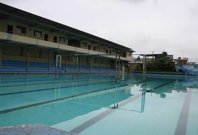 ホテル Olimpico Quevedo
