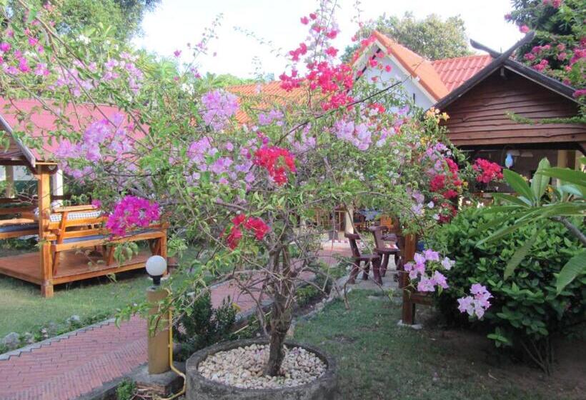 אתר נופש Flower Paradise Bungalows & Swiss Restaurant Roestiland