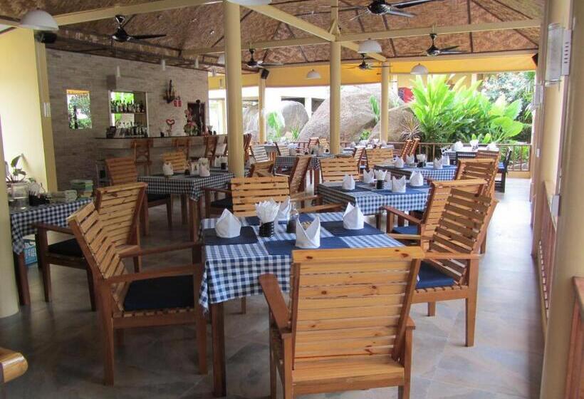 אתר נופש Flower Paradise Bungalows & Swiss Restaurant Roestiland