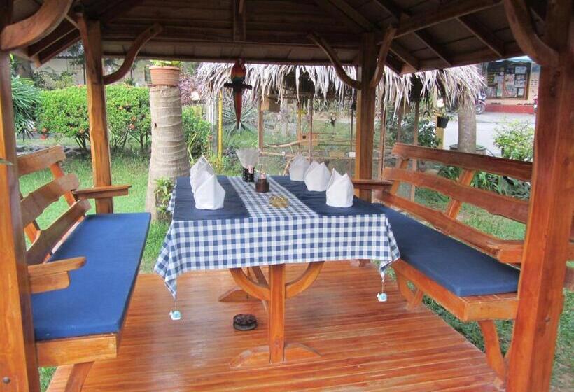 אתר נופש Flower Paradise Bungalows & Swiss Restaurant Roestiland