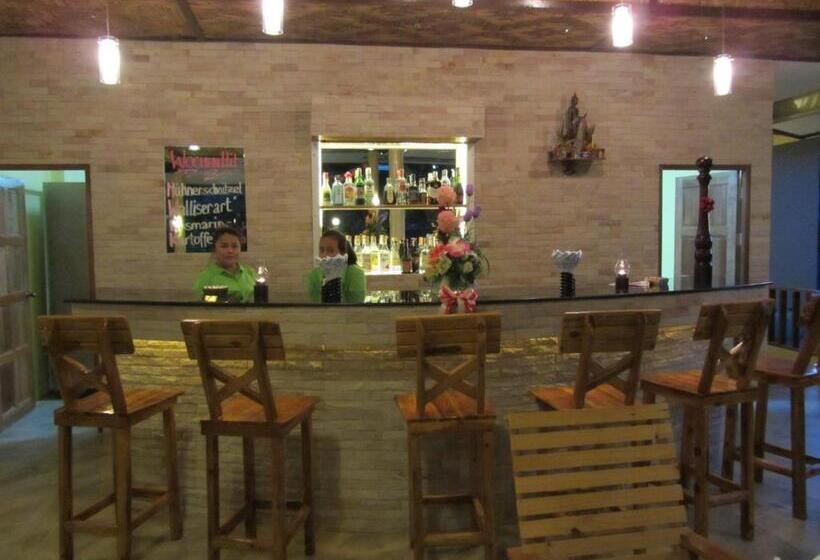 אתר נופש Flower Paradise Bungalows & Swiss Restaurant Roestiland