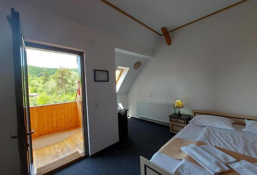 تختخواب و صبحانه Pensiunea Keisd