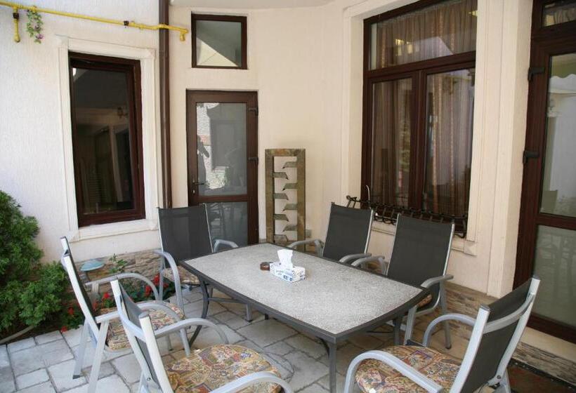 هتل City Garden Rooms And Apartments