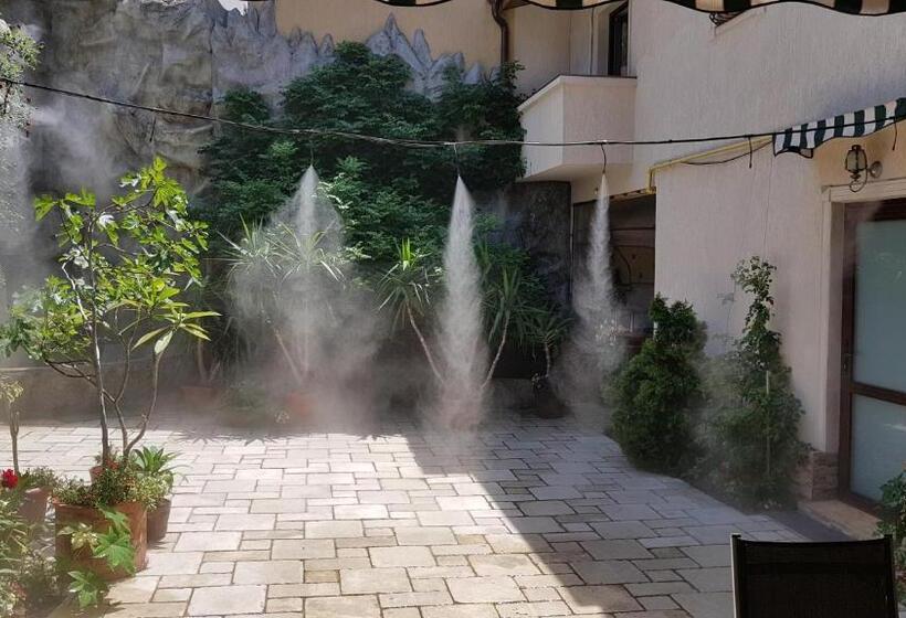 هتل City Garden Rooms And Apartments