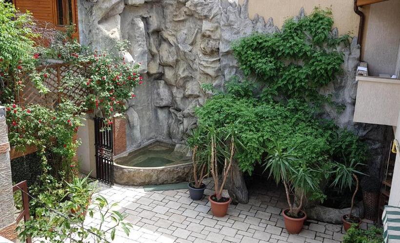 هتل City Garden Rooms And Apartments