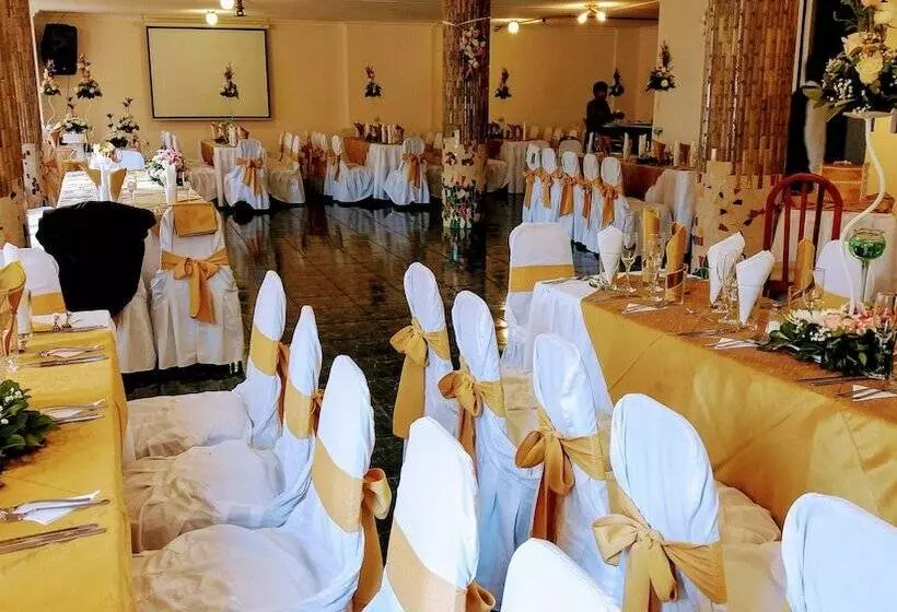 ホテル El Indio Inn