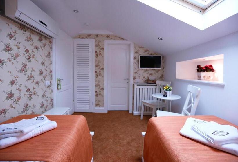 هتل Les Jardins Carol