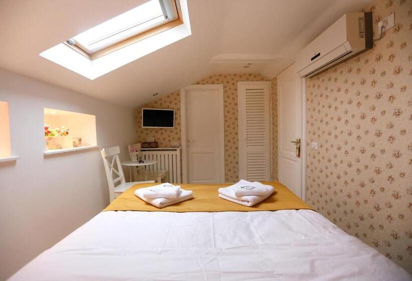 هتل Les Jardins Carol