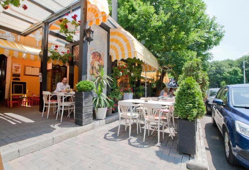 هتل Les Jardins Carol