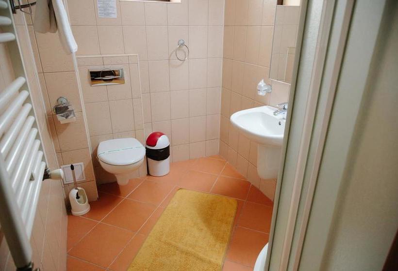 فندق Paraul Rece