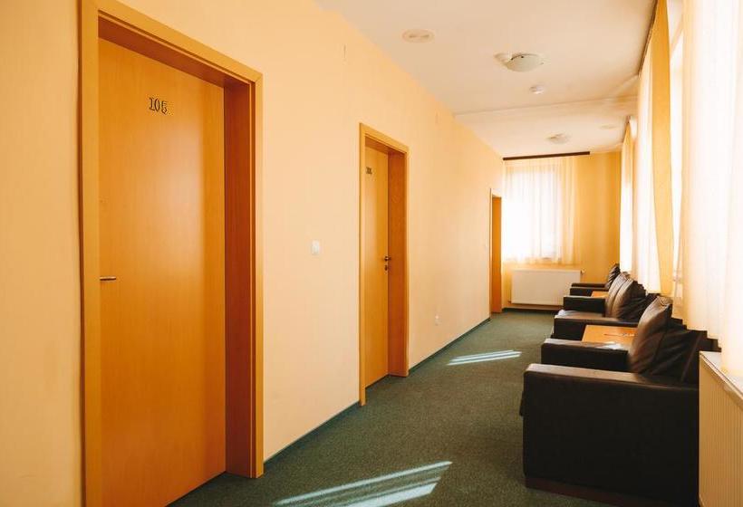 فندق Paraul Rece