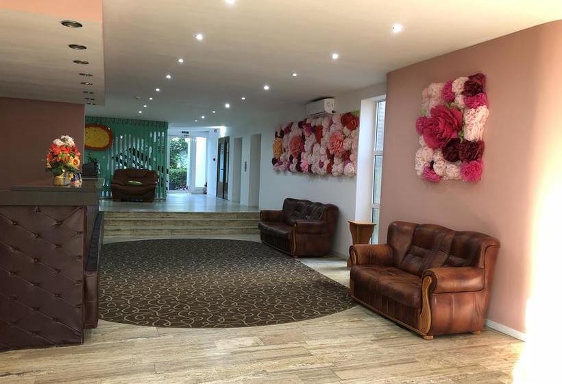 Отель Semiramis