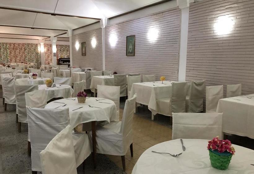 Отель Semiramis