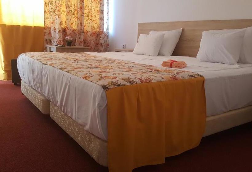 Отель Semiramis