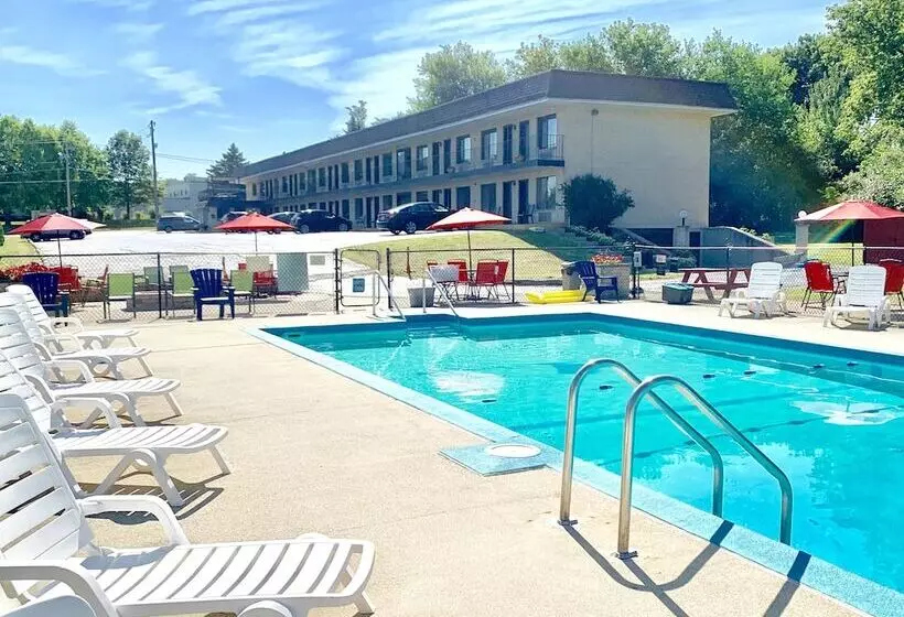 Hotelli Geneva Wells Inn