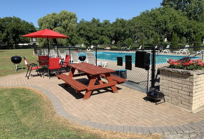 فندق Geneva Wells Inn