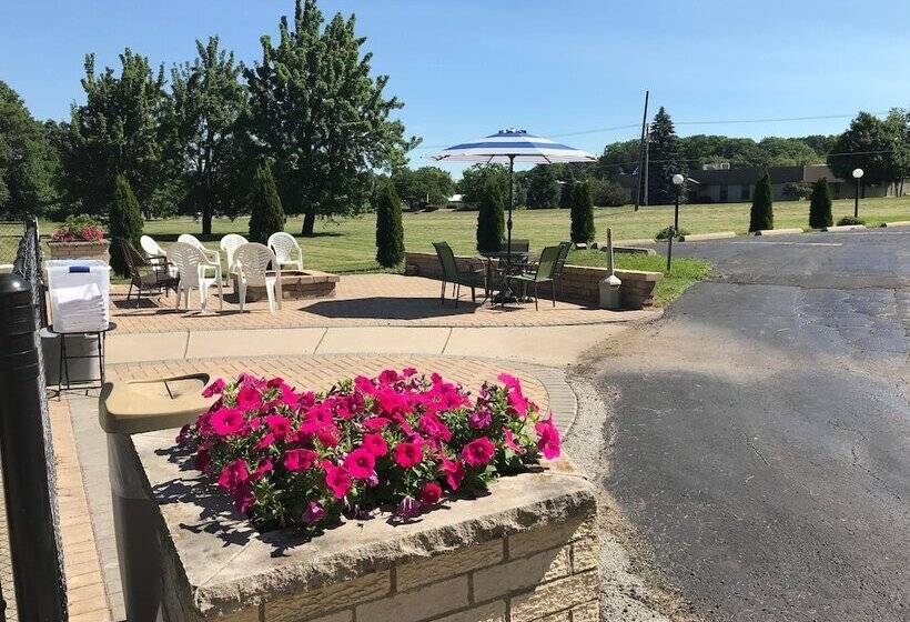 فندق Geneva Wells Inn