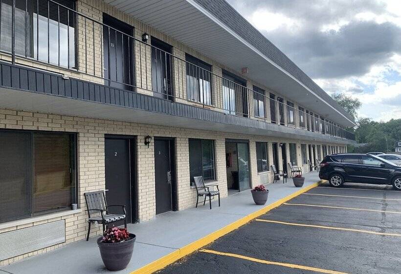 فندق Geneva Wells Inn