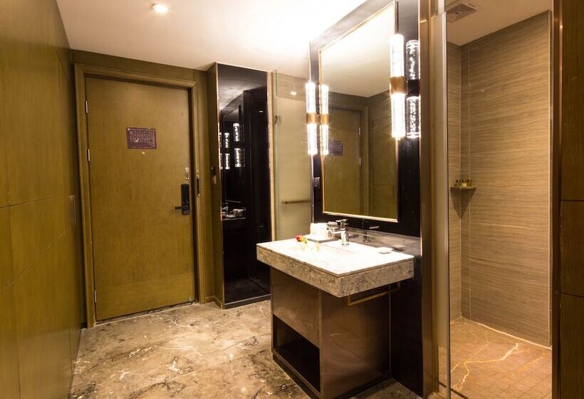 Lnsail Hotel Shenzhen Luohu Port Railway Station