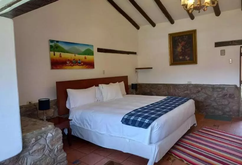 هتل Lizzy Wasi Urubamba