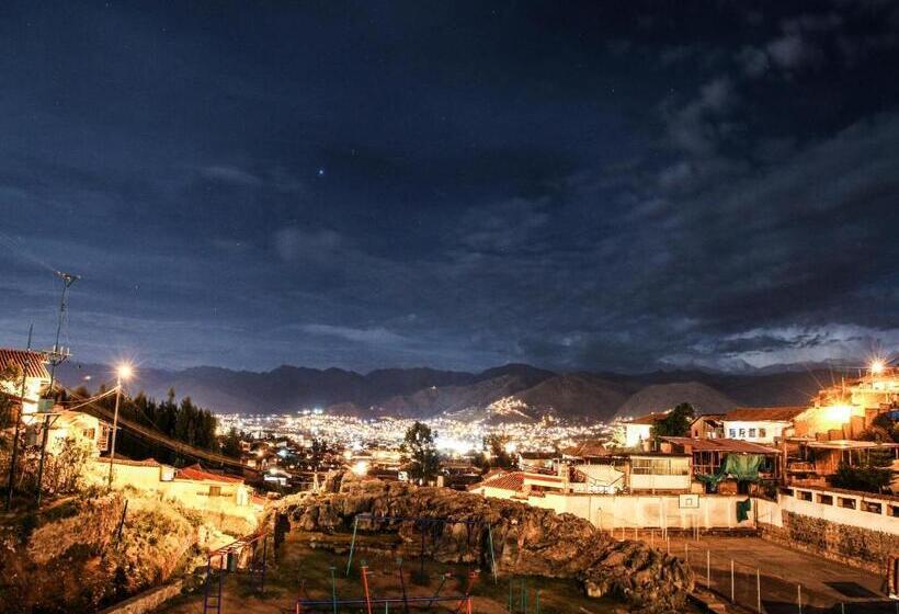 Supertramp Hostel Cusco