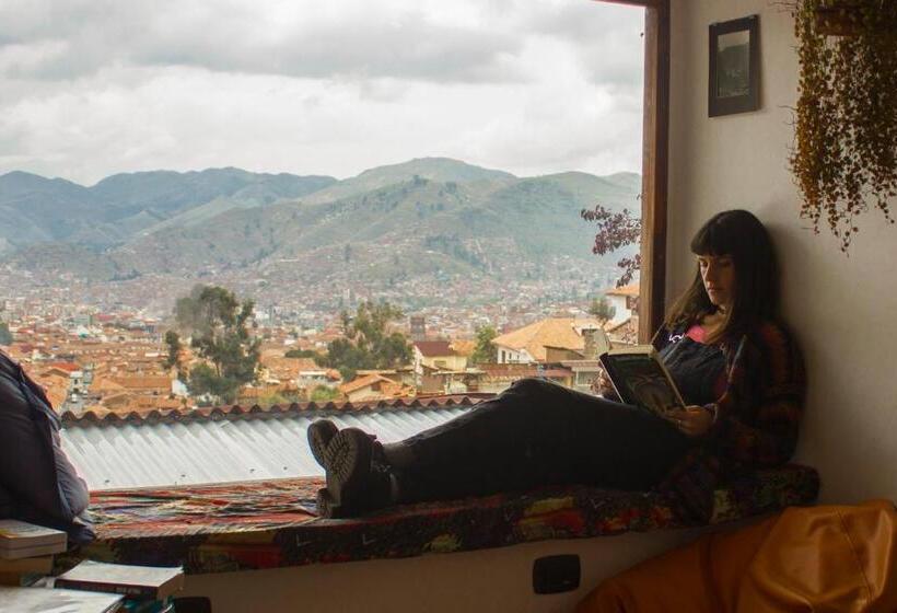 Supertramp Hostel Cusco