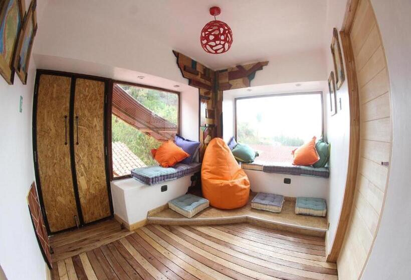 Supertramp Hostel Cusco