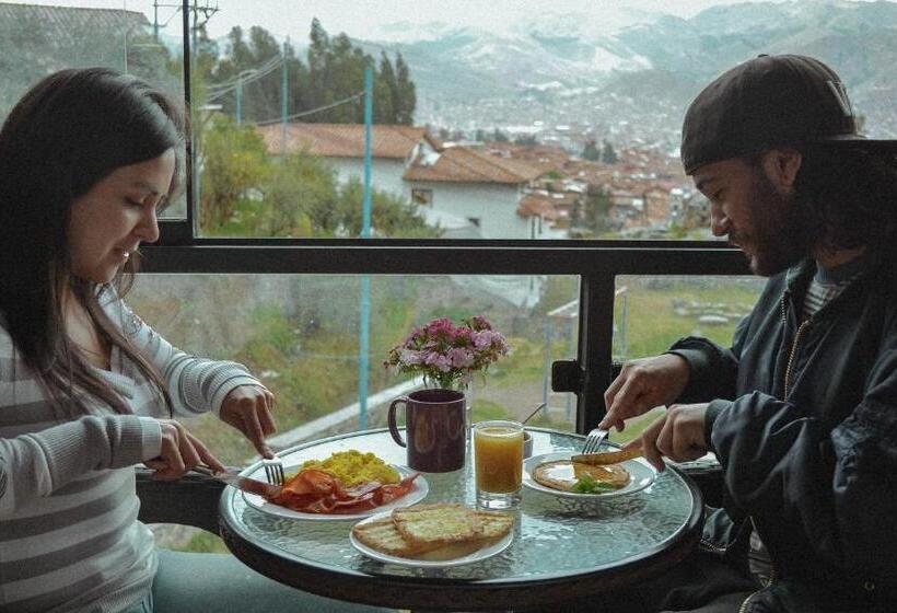 Supertramp Hostel Cusco