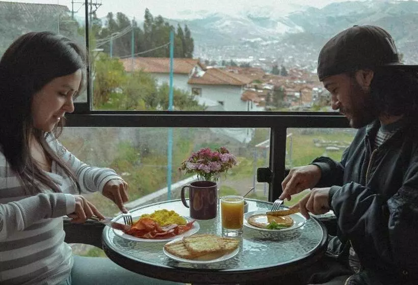 Supertramp Hostel Cusco