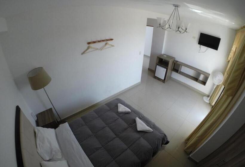 ユースホステル Residencial Los Frayles