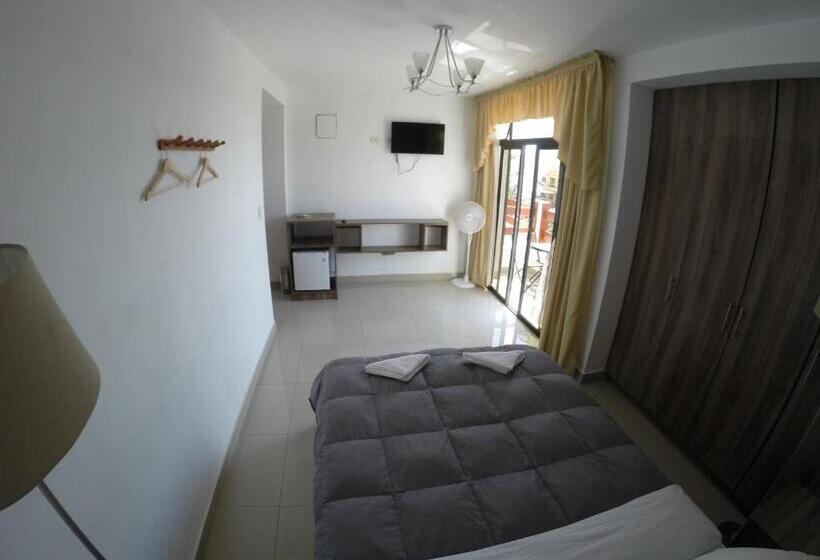 ユースホステル Residencial Los Frayles