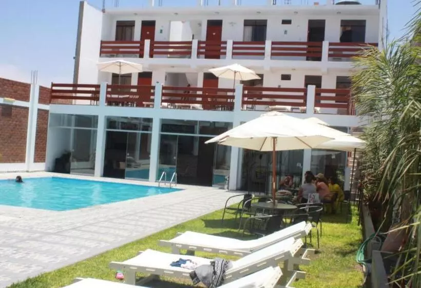 ユースホステル Residencial Los Frayles