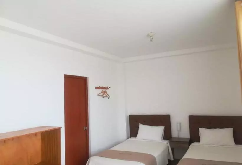 ユースホステル Residencial Los Frayles
