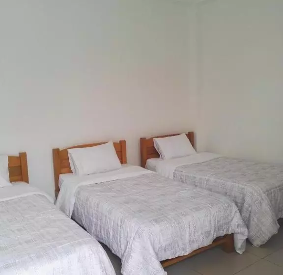 ユースホステル Residencial Los Frayles