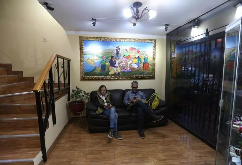 هاستل Totorani Inn