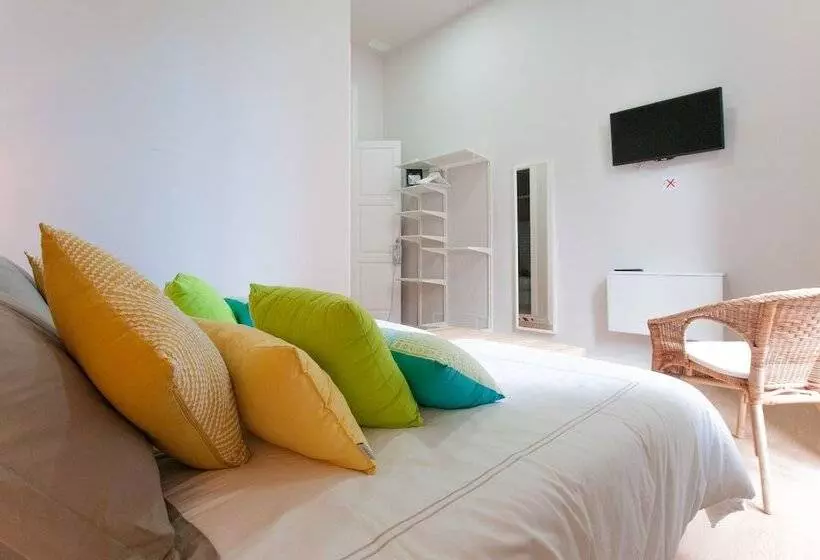 تختخواب و صبحانه Triana Bella Suites