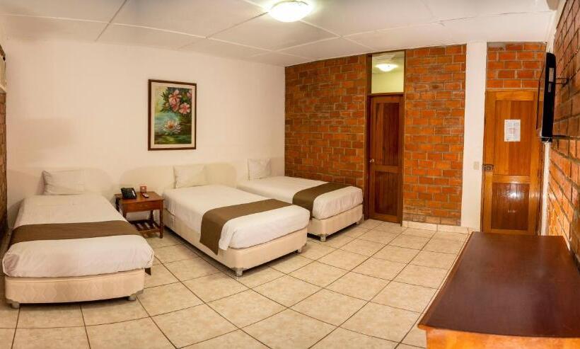 ホテル Dm Es Tarapoto