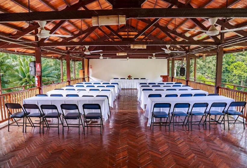 ホテル Dm Es Tarapoto