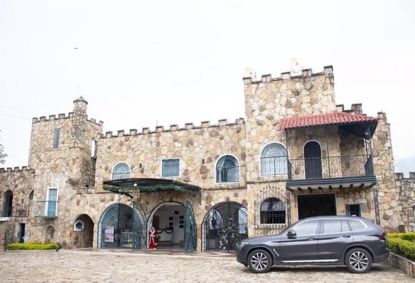 Hotelli El Castillo Chinauta