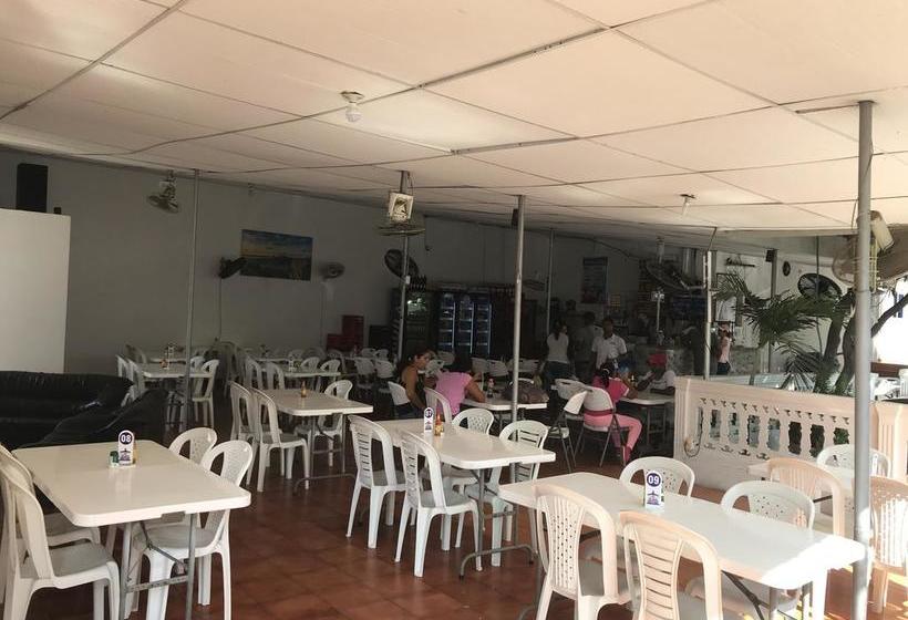 هتل Y Restaurante La Quinta