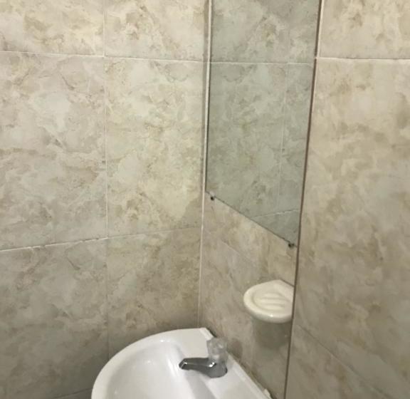 هتل Y Restaurante La Quinta