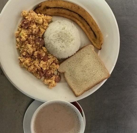 هتل Y Restaurante La Quinta