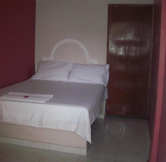 هتل Y Restaurante La Quinta