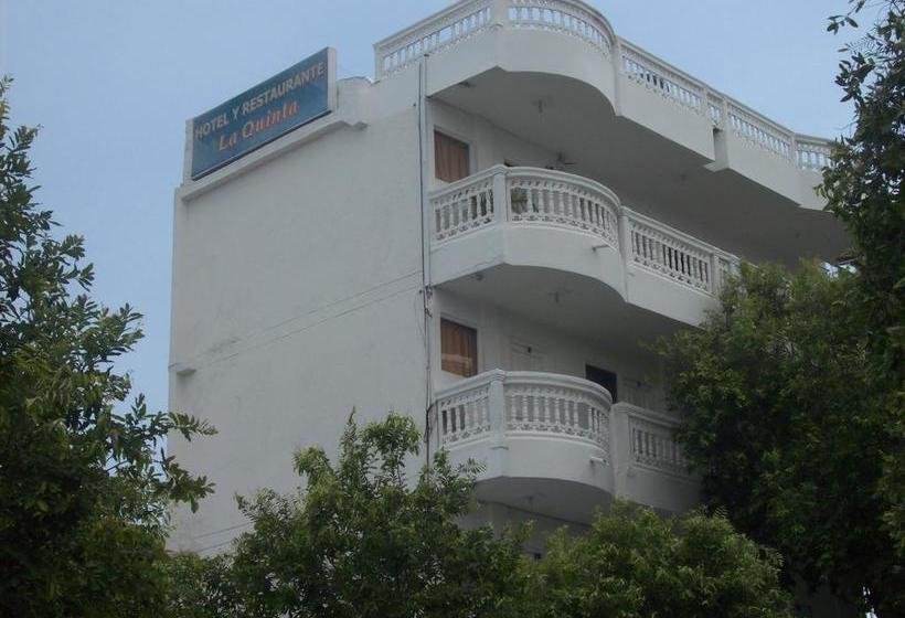 هتل Y Restaurante La Quinta