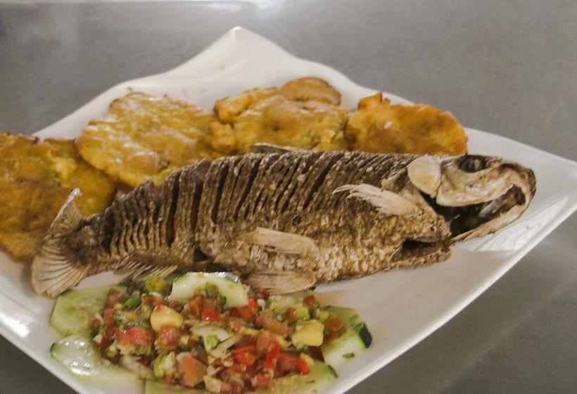 هتل Y Restaurante La Quinta