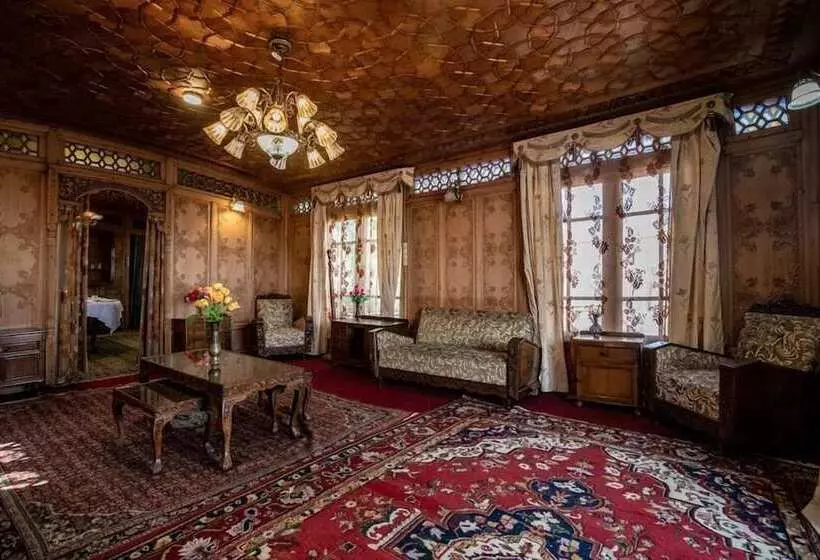 پانسیون Kharpalace Group Of Houseboats