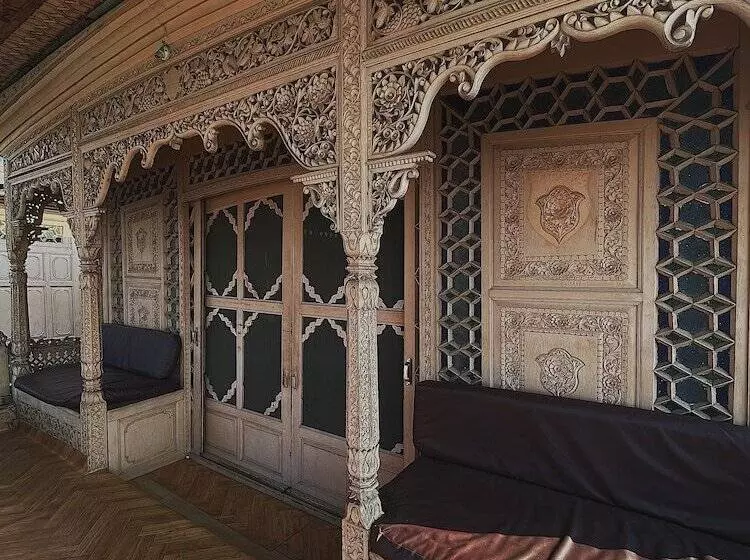 پانسیون Kharpalace Group Of Houseboats