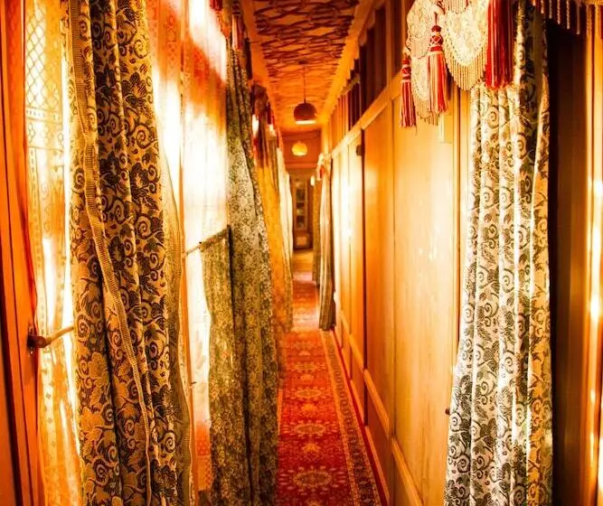 پانسیون Kharpalace Group Of Houseboats