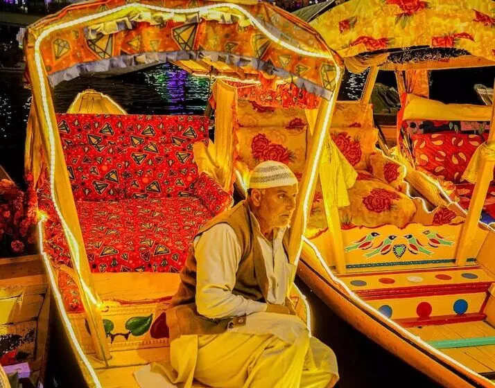پانسیون Kharpalace Group Of Houseboats