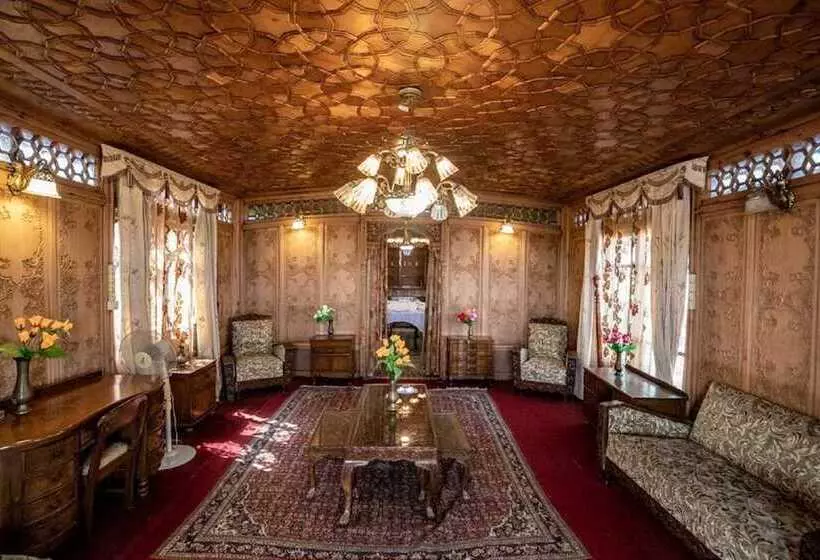 پانسیون Kharpalace Group Of Houseboats